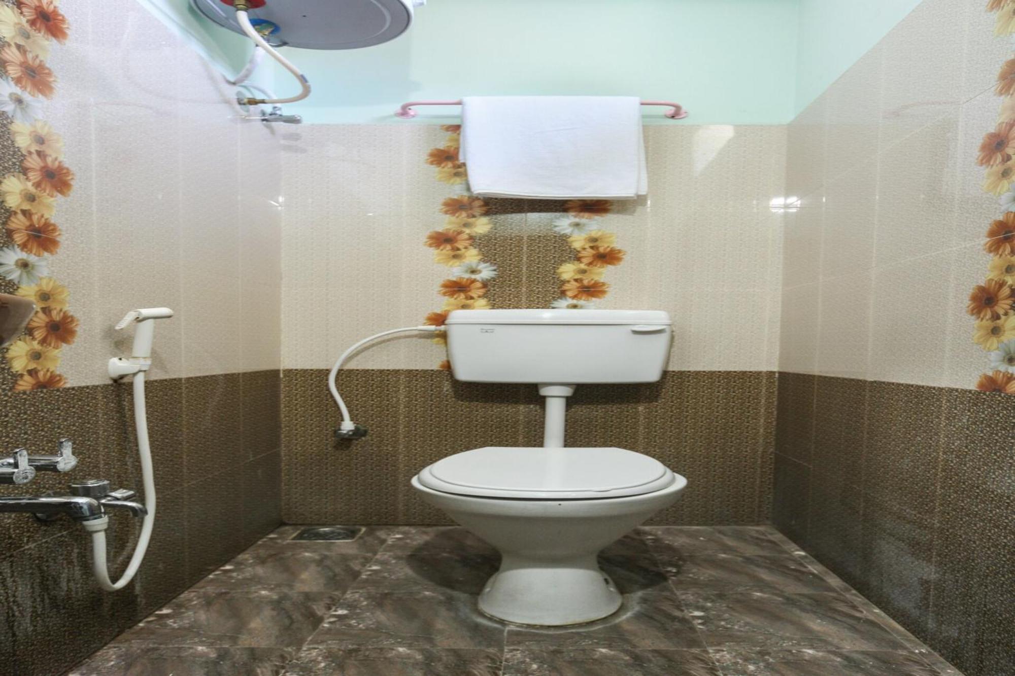 Oyo Modern Guest House Chennai Ngoại thất bức ảnh